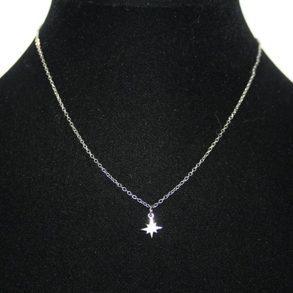 Beautiful silver starburst American Eagle necklace 15-17"